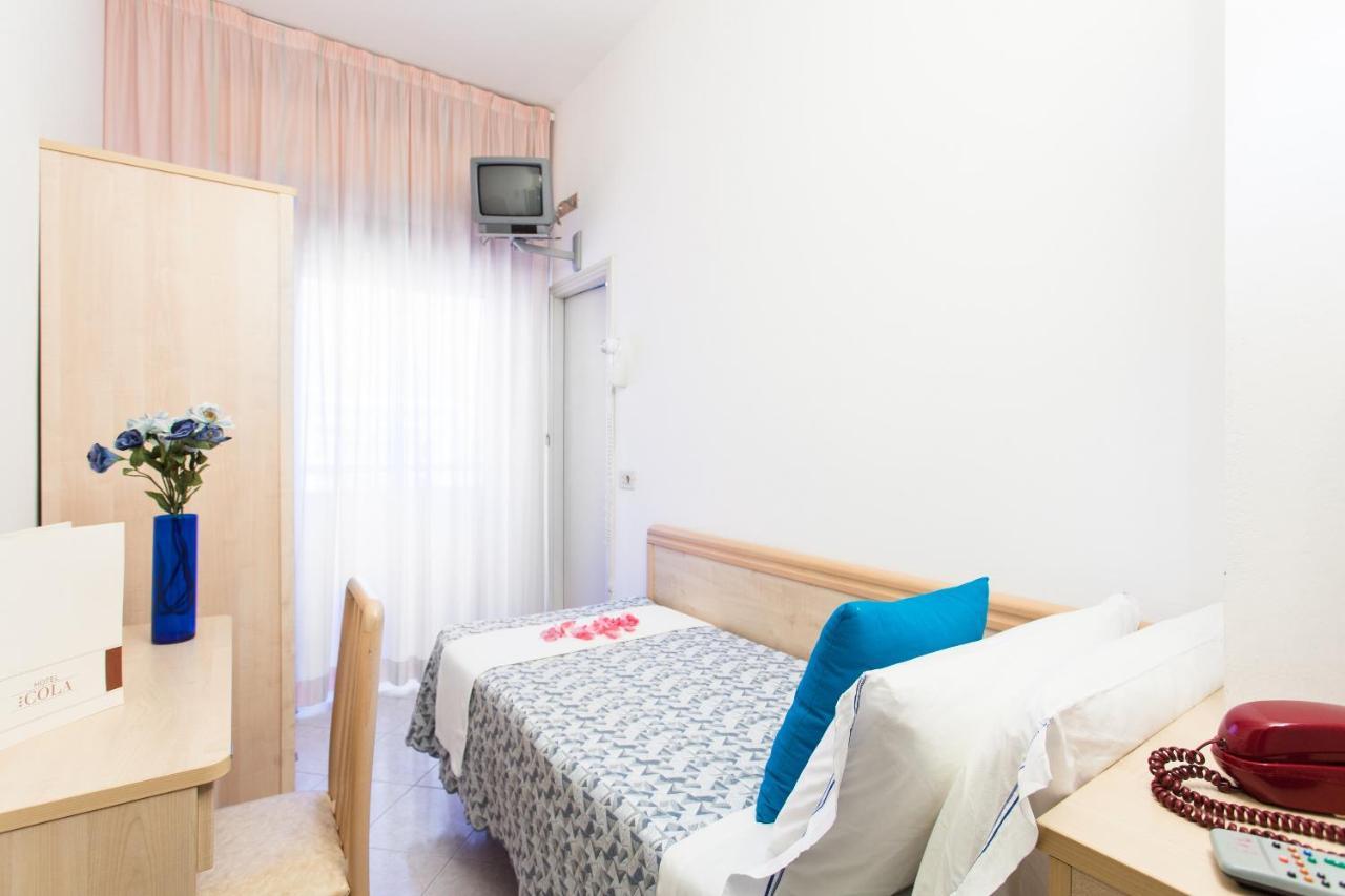 Hotel Cola Frontemare Bellaria-Igea Marina Exterior foto