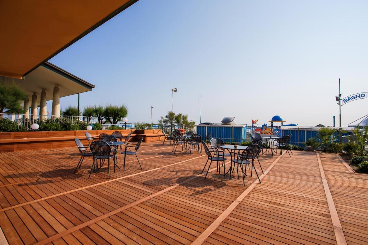 Hotel Cola Frontemare Bellaria-Igea Marina Exterior foto