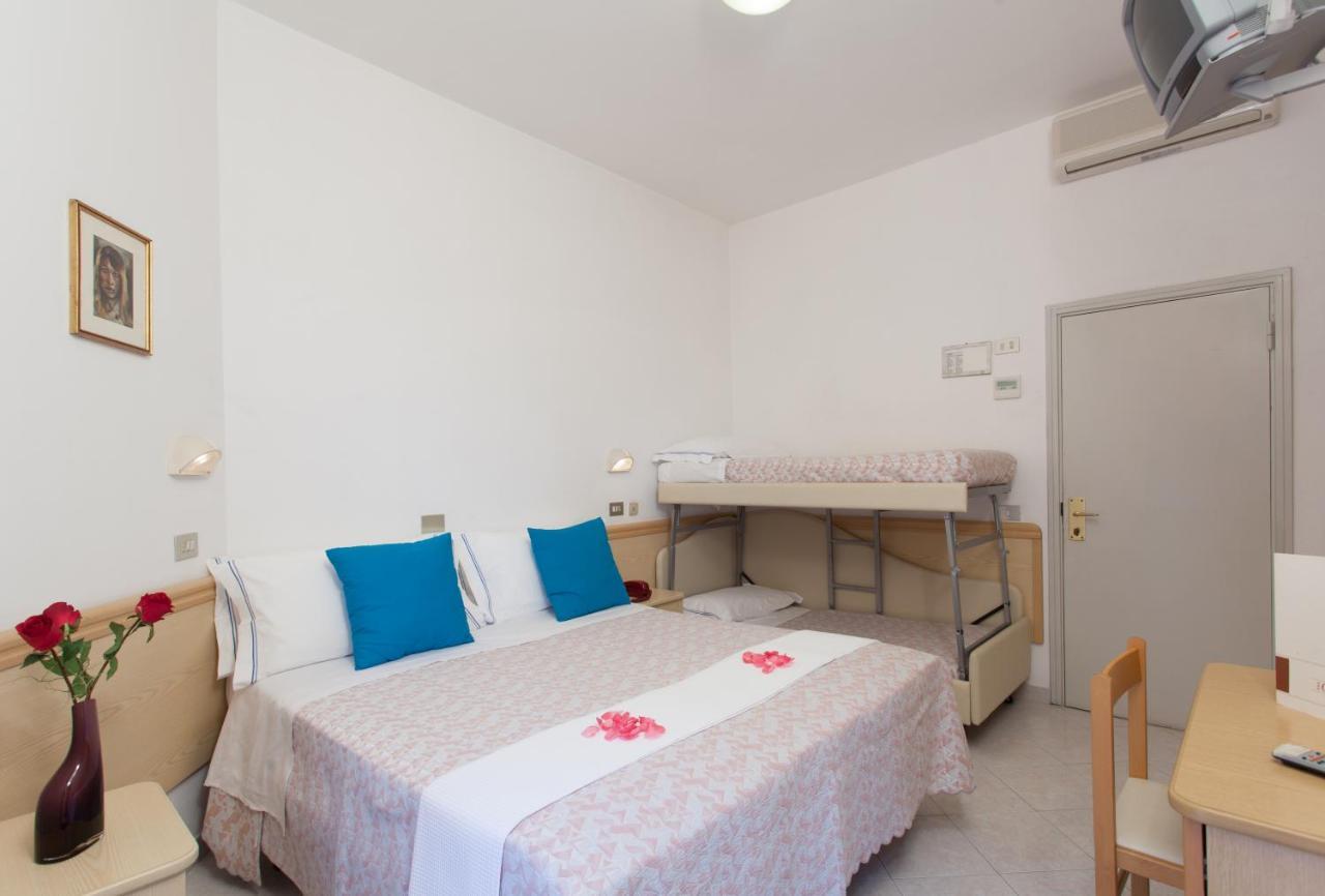 Hotel Cola Frontemare Bellaria-Igea Marina Exterior foto