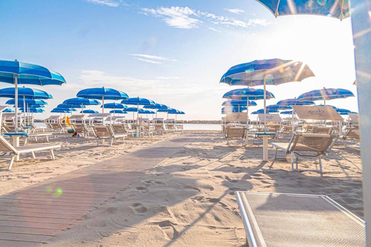 Hotel Cola Frontemare Bellaria-Igea Marina Exterior foto