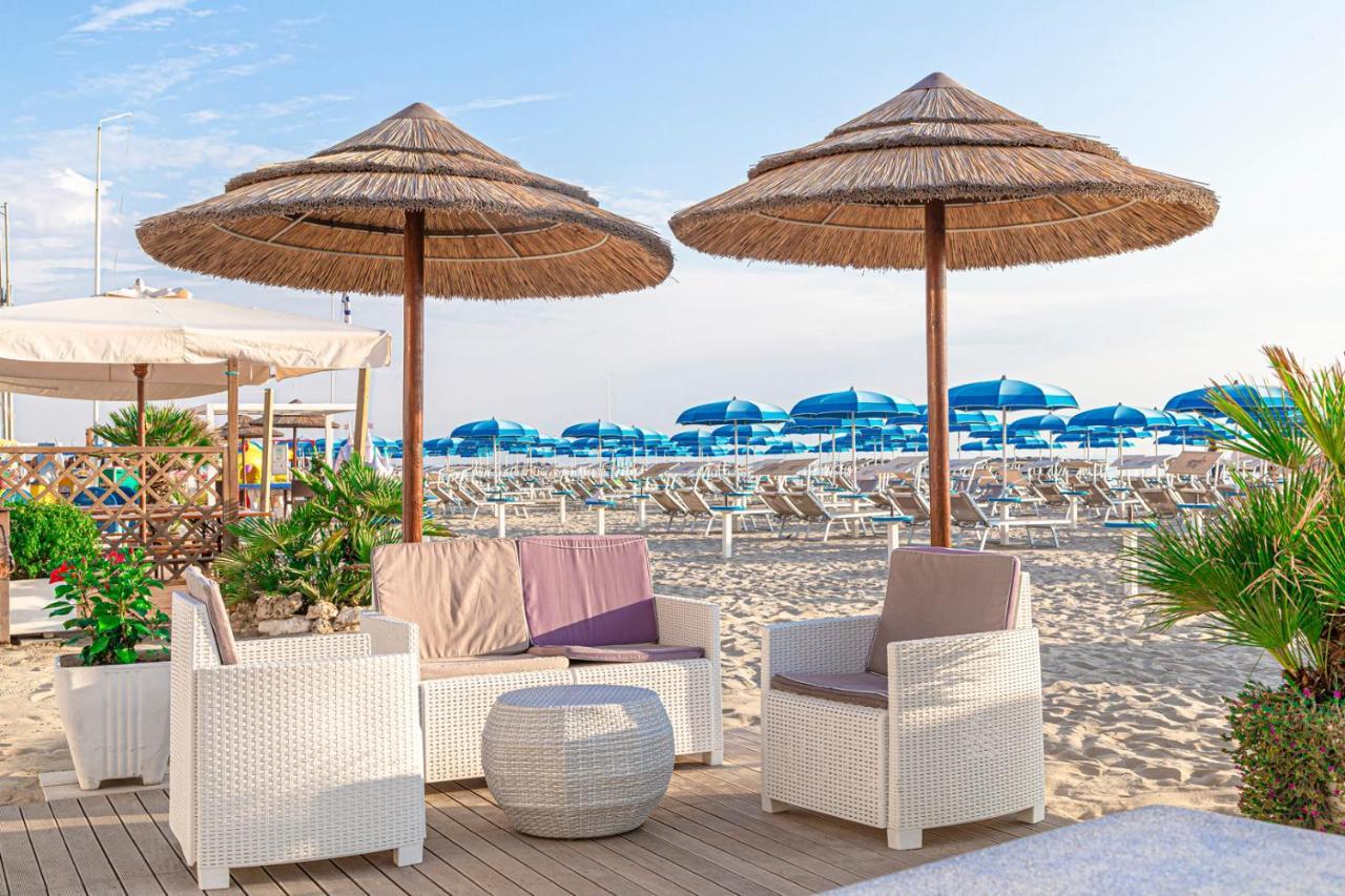 Hotel Cola Frontemare Bellaria-Igea Marina Exterior foto