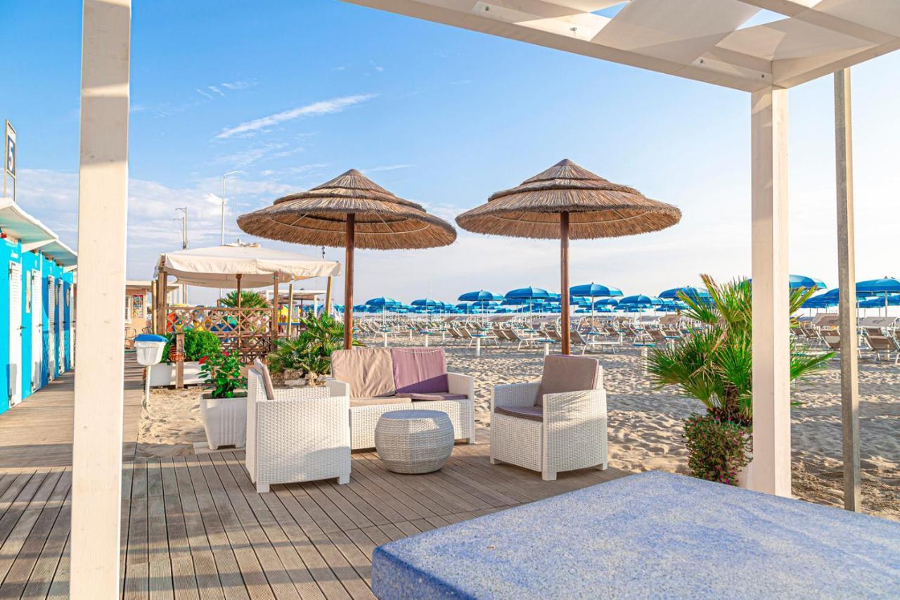 Hotel Cola Frontemare Bellaria-Igea Marina Exterior foto