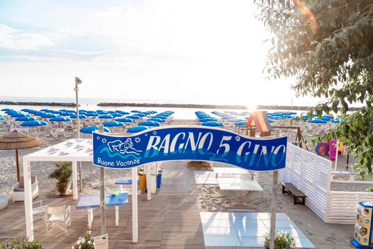 Hotel Cola Frontemare Bellaria-Igea Marina Exterior foto