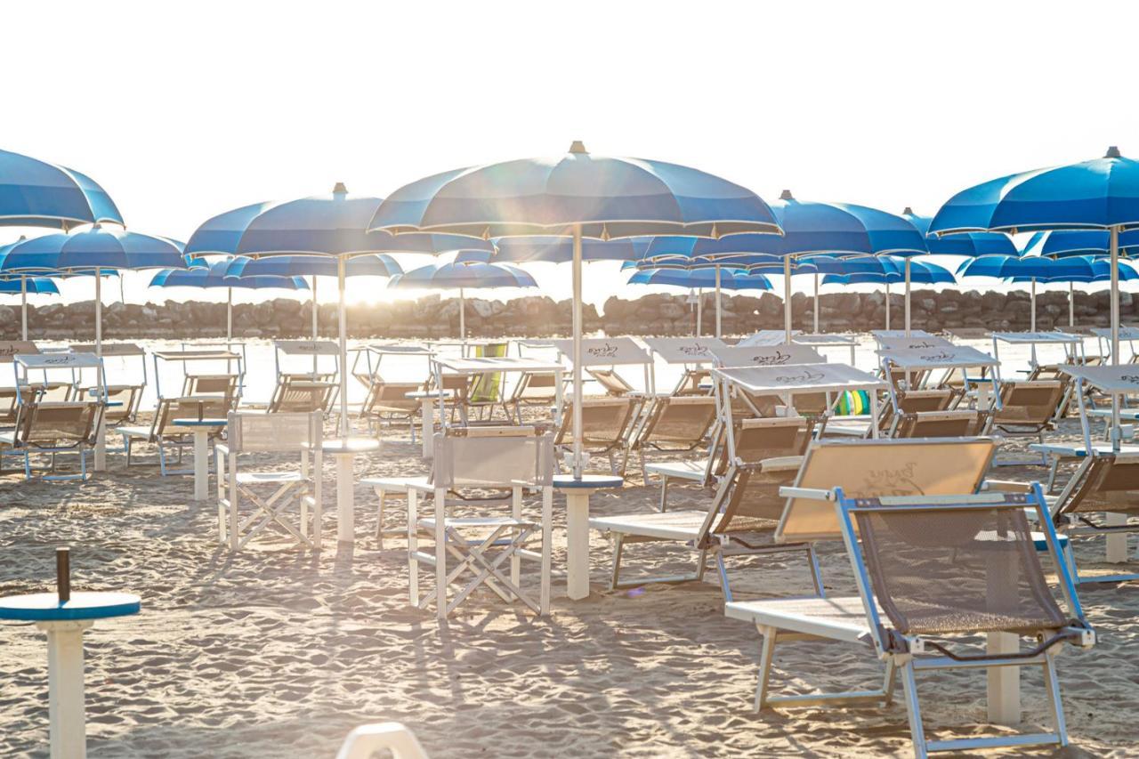 Hotel Cola Frontemare Bellaria-Igea Marina Exterior foto