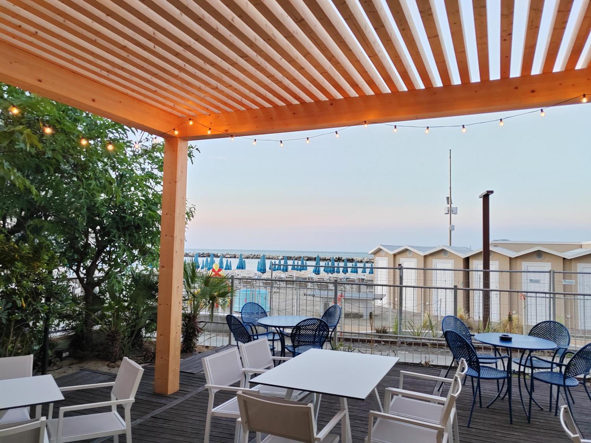 Hotel Cola Frontemare Bellaria-Igea Marina Exterior foto