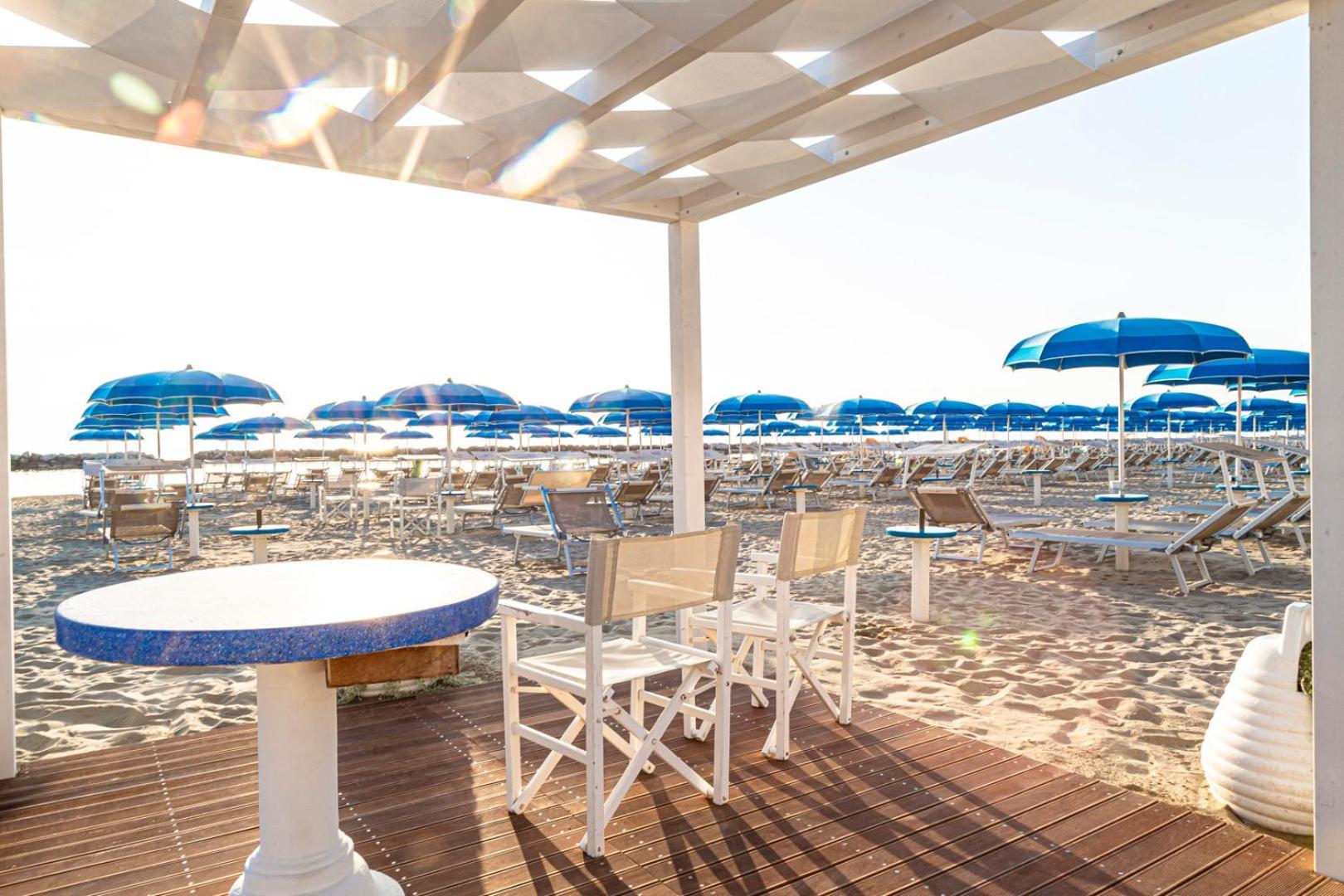 Hotel Cola Frontemare Bellaria-Igea Marina Exterior foto