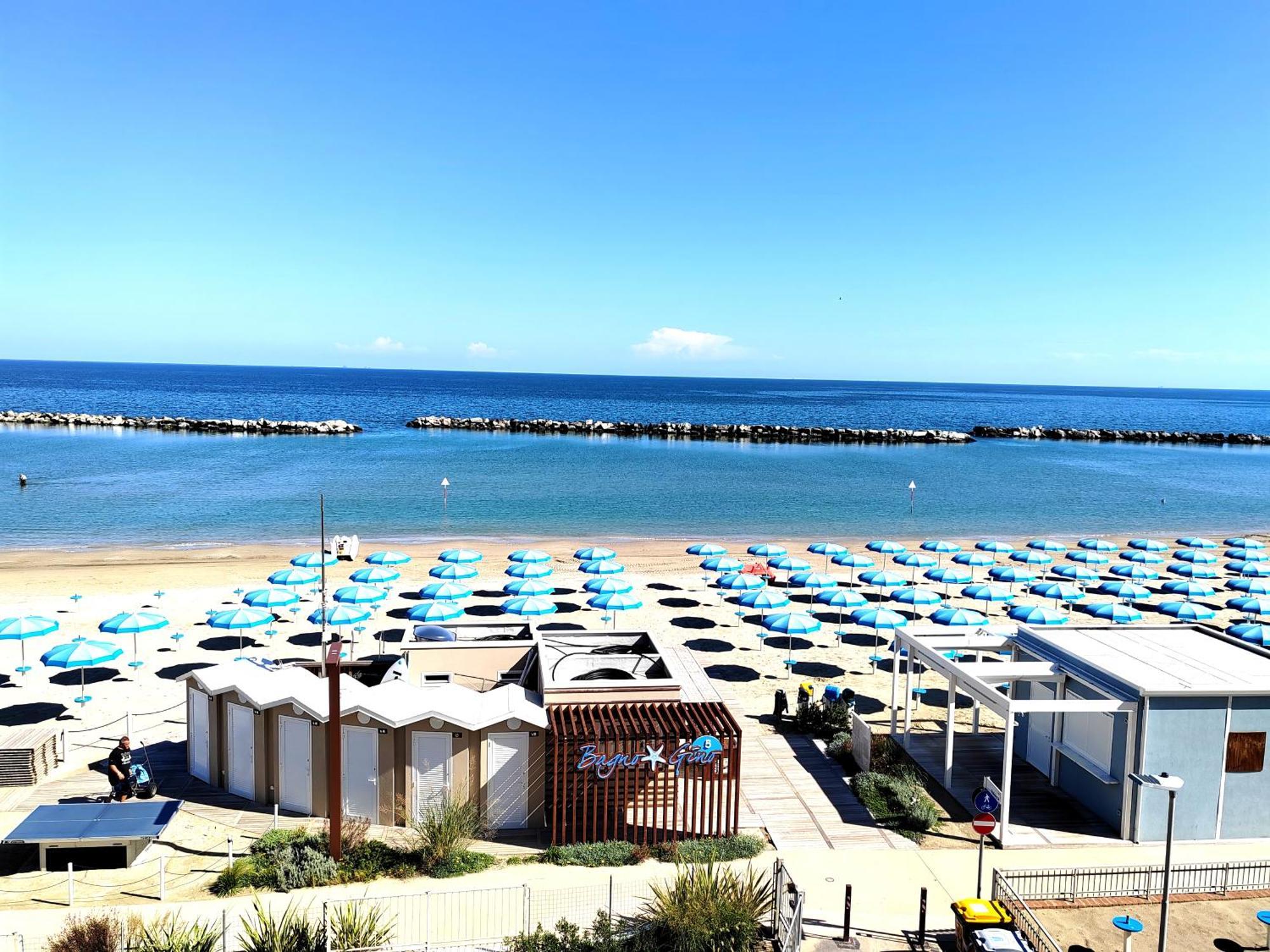 Hotel Cola Frontemare Bellaria-Igea Marina Exterior foto