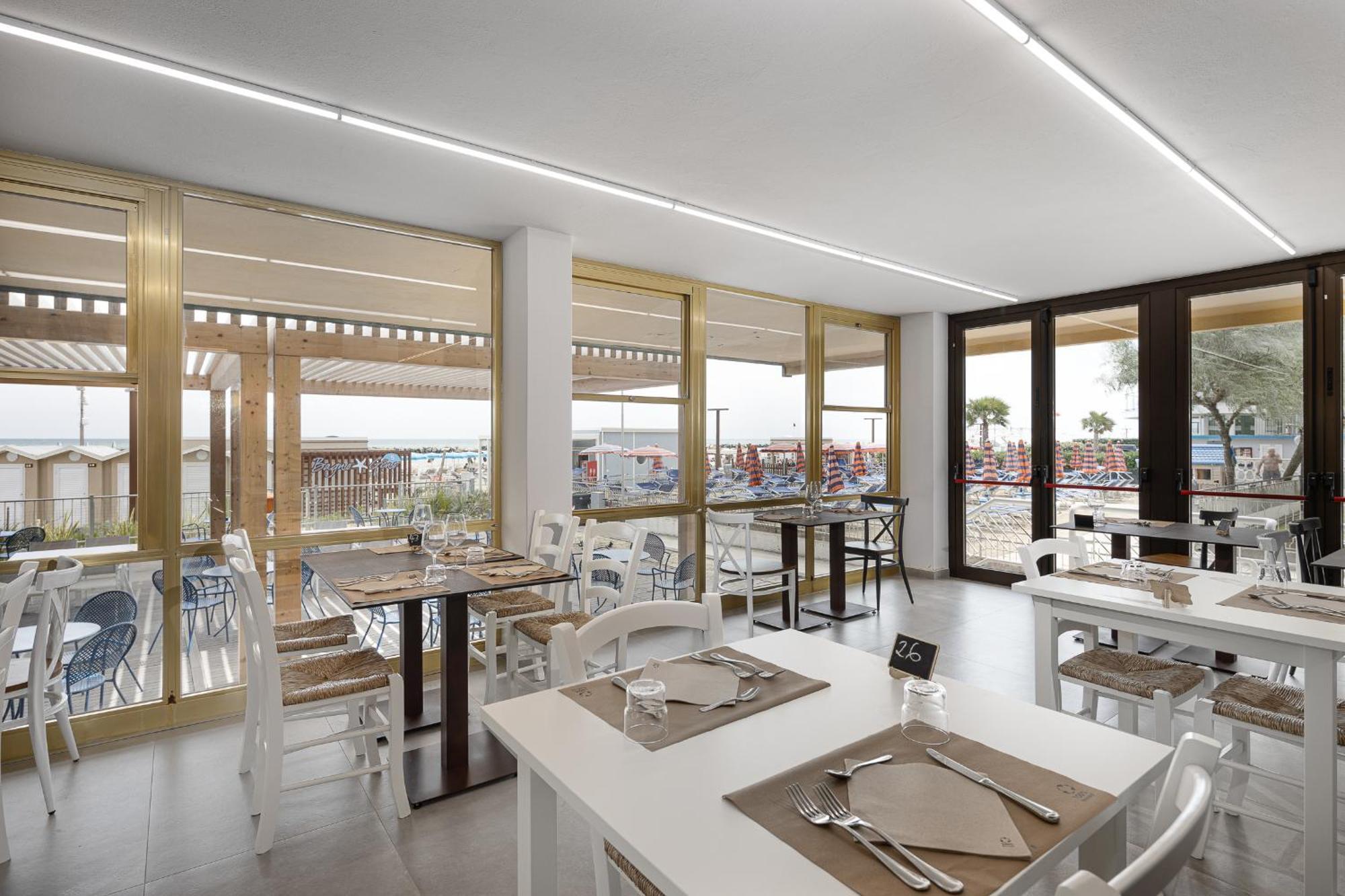 Hotel Cola Frontemare Bellaria-Igea Marina Exterior foto