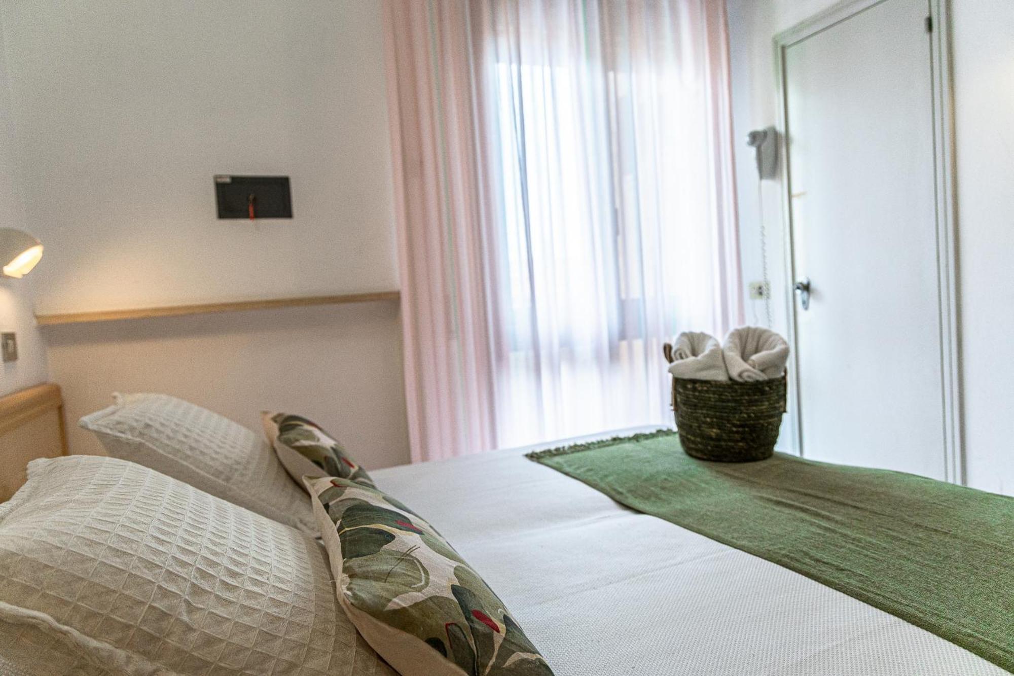 Hotel Cola Frontemare Bellaria-Igea Marina Exterior foto